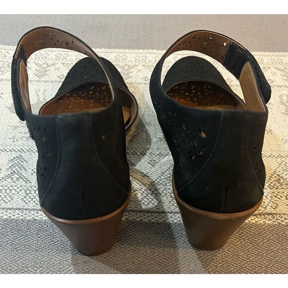 Easy Spirit Women's Cindie Dress Pump - Picture 5 of 7